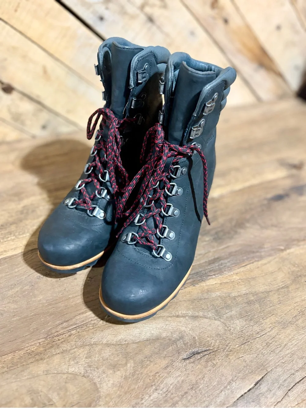 SOREL – Conquest Wedge Waterproof Leather Boots – Black Gray – Sz. 10